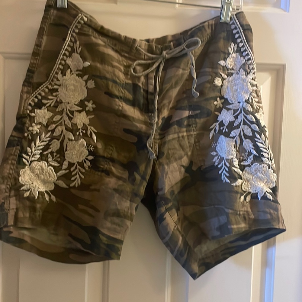 Johnny Was Shorts with beautiful embroidery